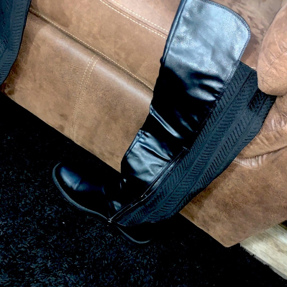 Famous footwear, black boots, size 11